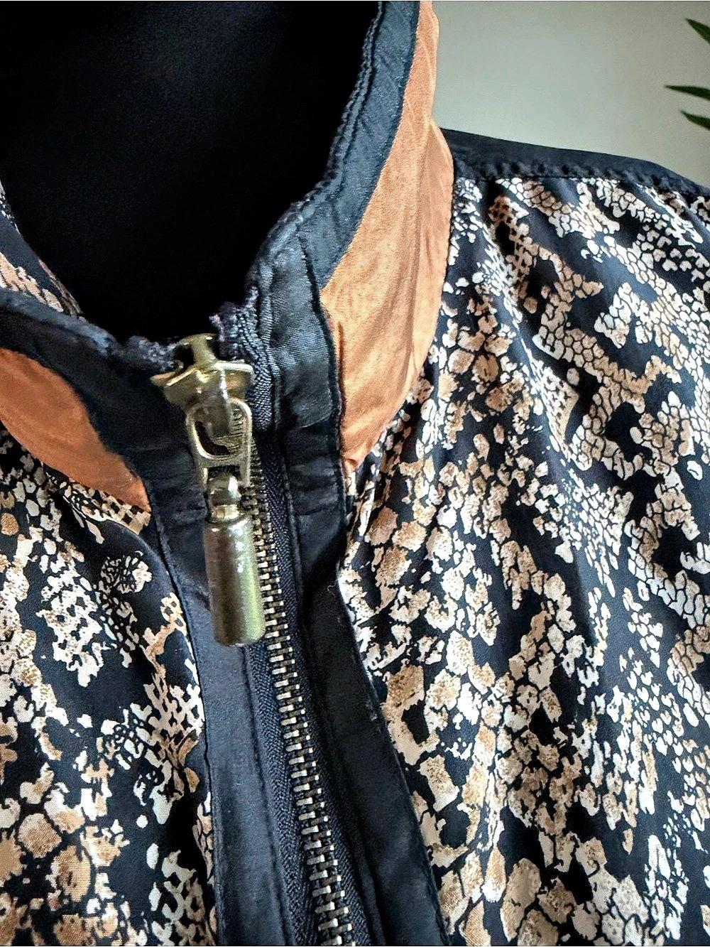 Vintage East West 100% Silk Snake Print Peplum Zip Jacket Funnel Neck Women M - Picture 7 of 12